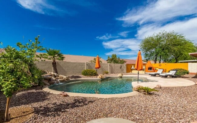 Primary Photo - 1502 E Maldonado Dr