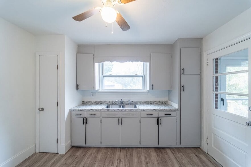 Building Photo - 434 3rd St SW