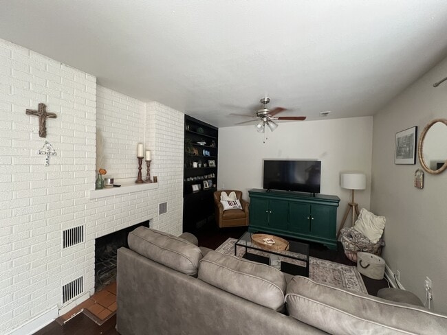 Building Photo - 2615 27th St