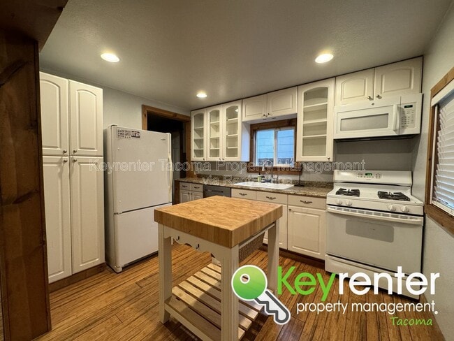 Building Photo - 356 7th St SE