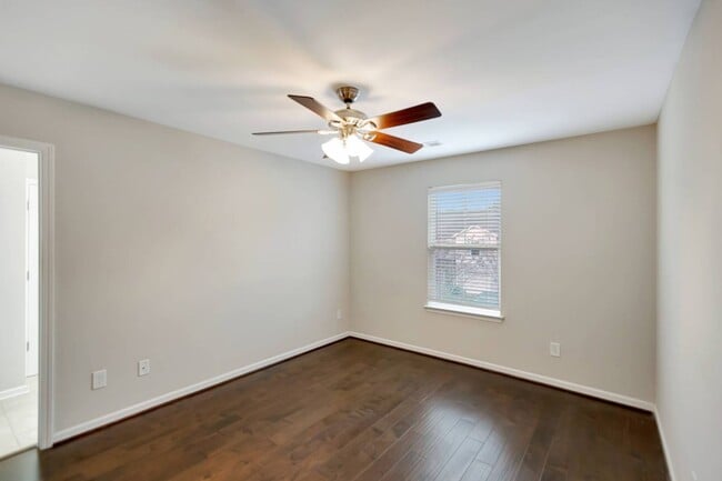 Building Photo - Lakeview Commons