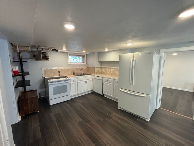 Building Photo - 308 Haines Ave
