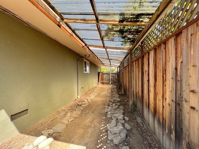 Building Photo - Charming Three Bedroom South Napa Home