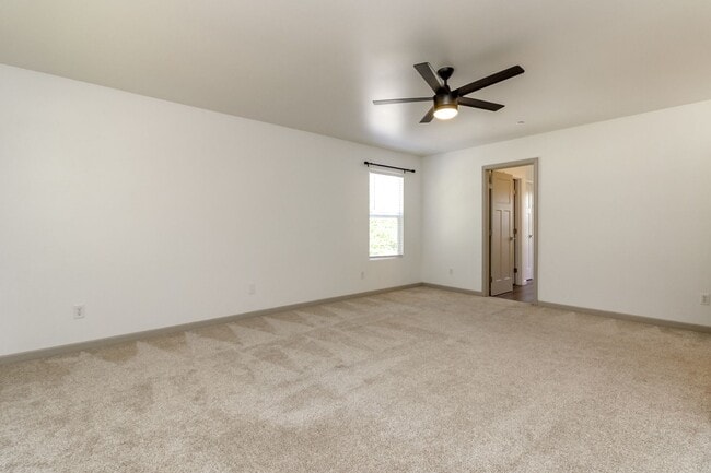 Building Photo - Beautiful upgraded 4 bedroom DuPont home with AC and sprinkler system