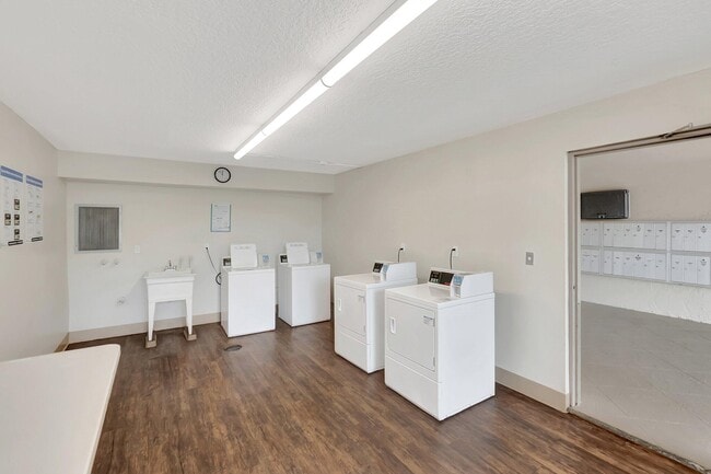 Building Photo - 6 Royal Palm Way