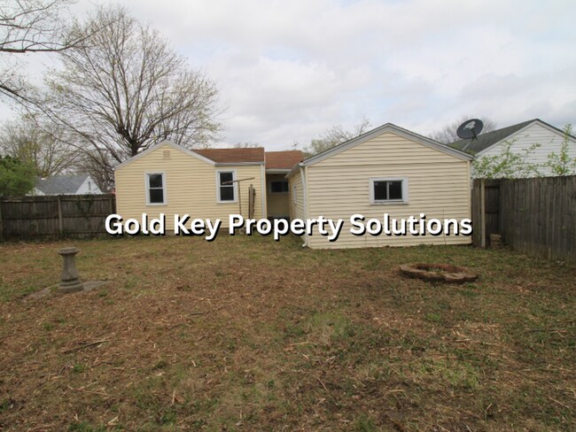 Building Photo - Fully Updated 3 BR 1 BA House with Central Air and Garage (NO SECTION 8)