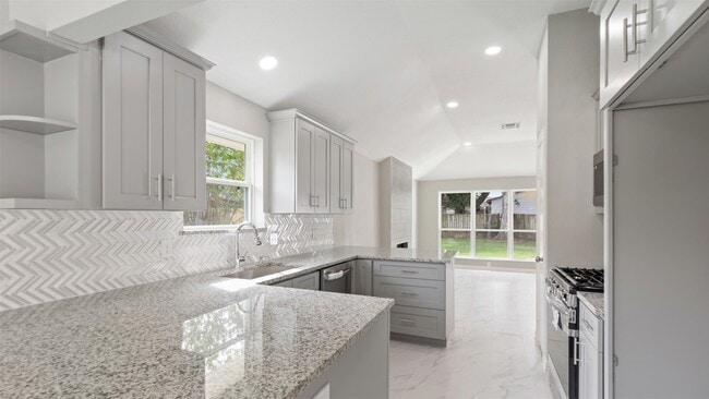 Building Photo - 4007 Green Crest Dr