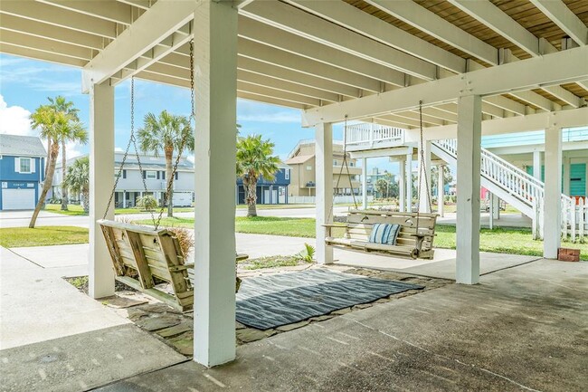 Building Photo - 13638 Pirates Beach Blvd
