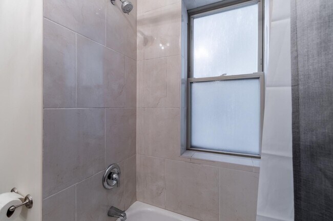 Building Photo - 5536 S King Dr