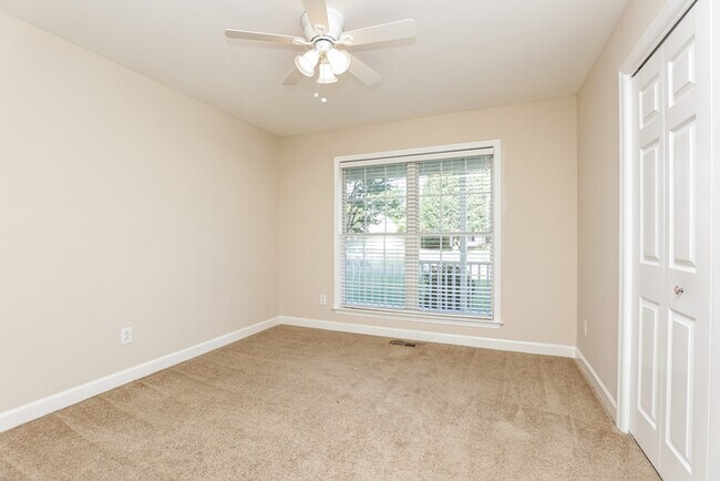 Building Photo - 2812 Sutherland Dr