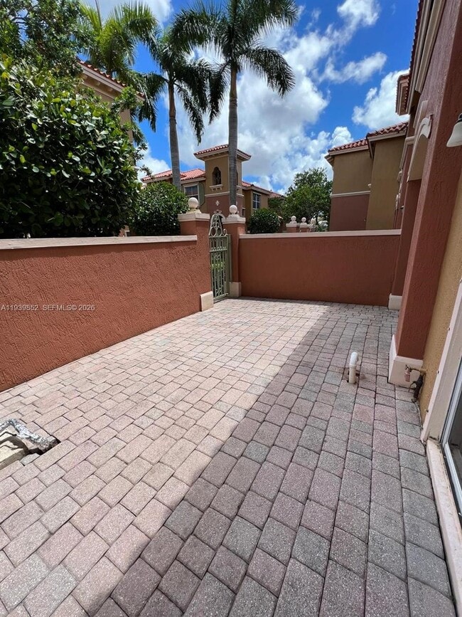 Building Photo - 721 SW 107th Ave