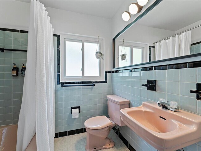 Building Photo - 600 Lakeshore Blvd