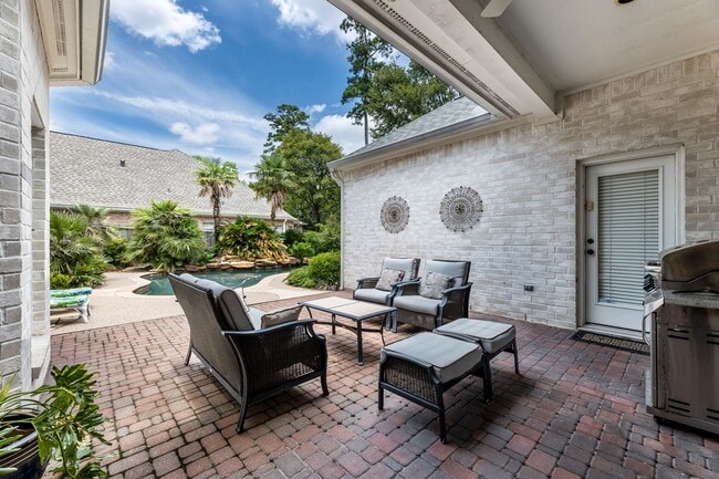 Building Photo - 10 Acorn Cluster Ct