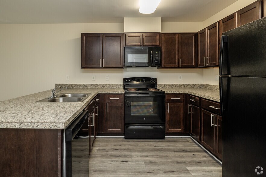 1BR, 1BA - 737SF - Kitchen - Mulberry at Park