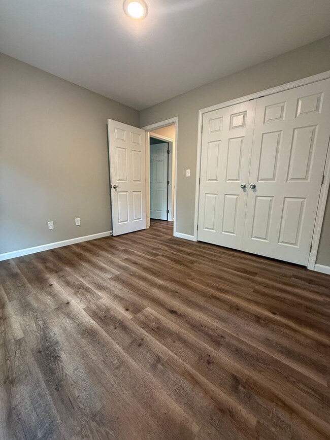 Building Photo - 2 Bedroom 1 Bathroom Apartment in Jackson, MO