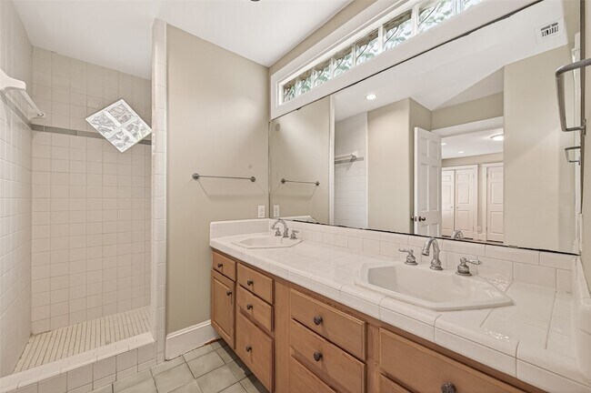 Building Photo - 1807 Crocker St