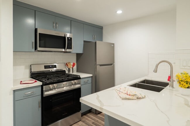 Building Photo - OPEN HOUSE TUESDAY 13,2025@ 6:30pm!       ...