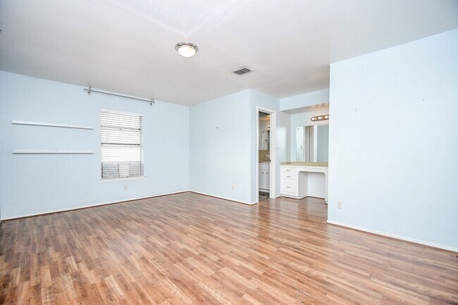 Building Photo - 11602 Dover St