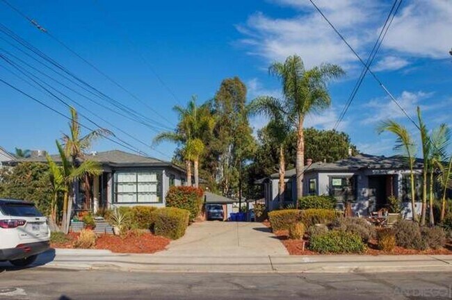 Building Photo - South Park Area 2 Bedroom Cottage w/Garage