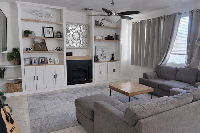 Building Photo - 14515 W Lisbon Ln