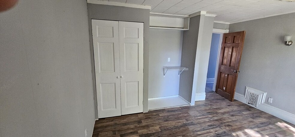 Building Photo - 602 E Ravine Ave