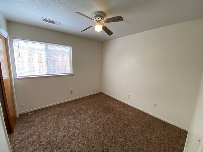 Building Photo - Lovely home for Rent in NW Visalia, located in the Oak West Neighborhood. Coming soon