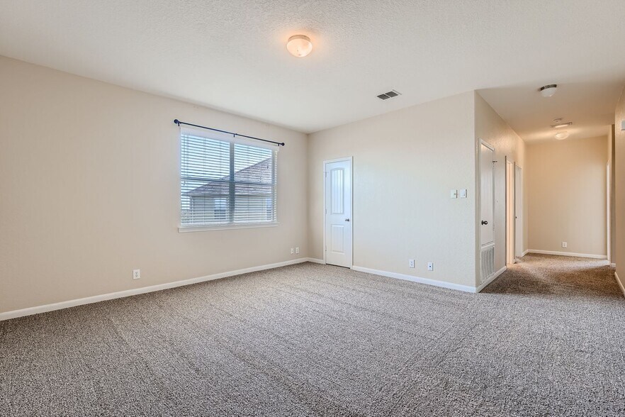 Building Photo - 806 Cielo Way