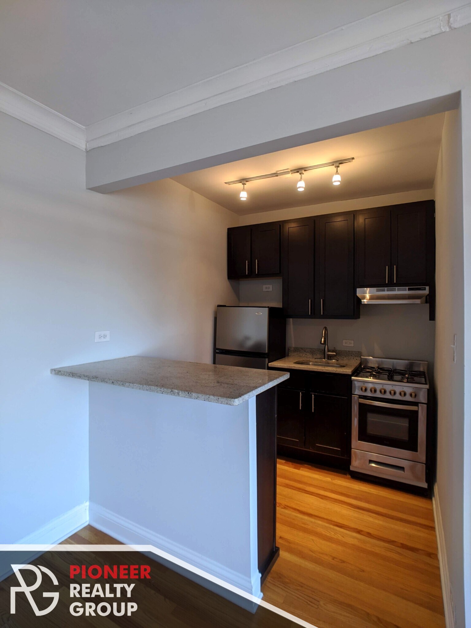 Building Photo - 4616 N Paulina St