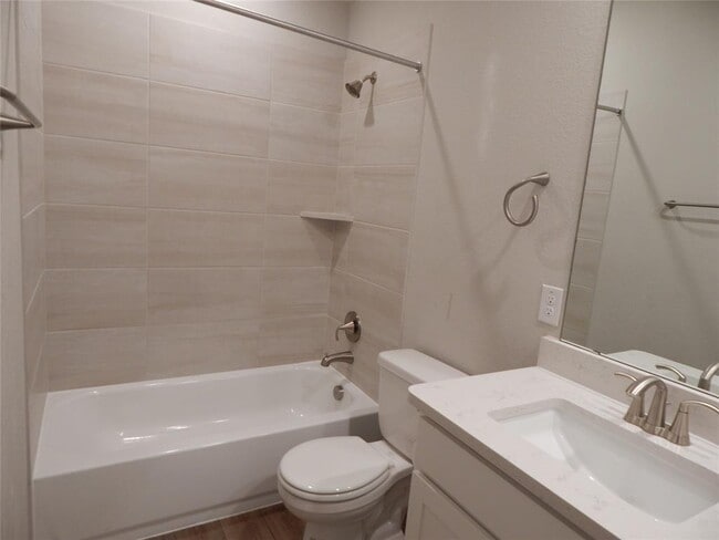 Building Photo - 126 Fairmeadow Downs Dr