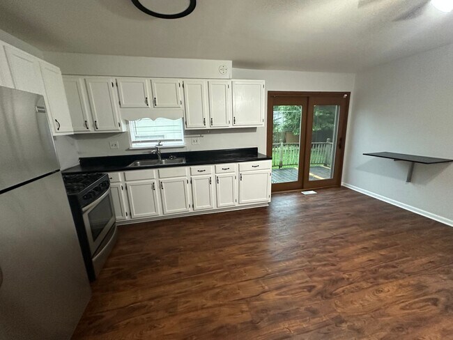 Building Photo - 2733 Yeoman St