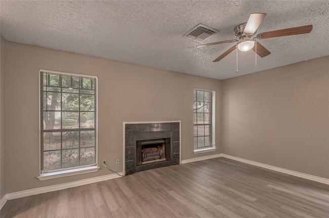 Building Photo - 1228 Ave O