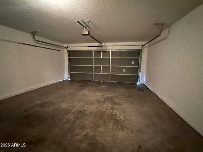 Building Photo - 1832 W Lydia Ln