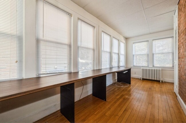 Building Photo - 130 Soundview Rd