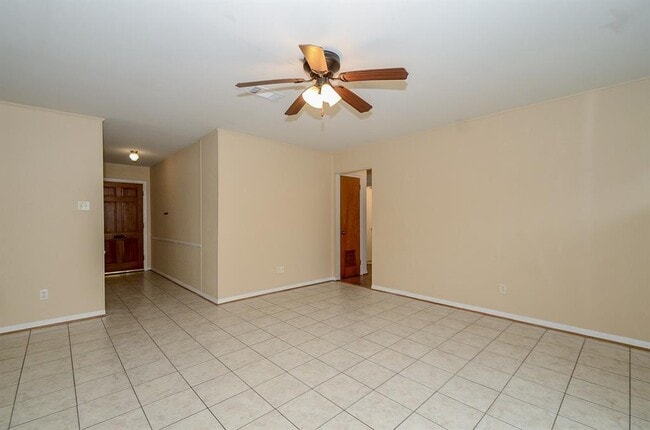 Building Photo - 701 Redan St
