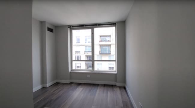 Bedroom - 875 N State St