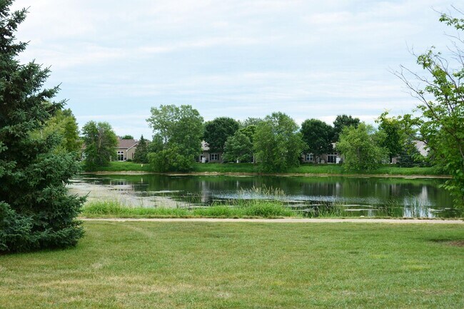 Building Photo - Spacious 4-Bed 3.5-Bath in Blaine - Available 6/10!