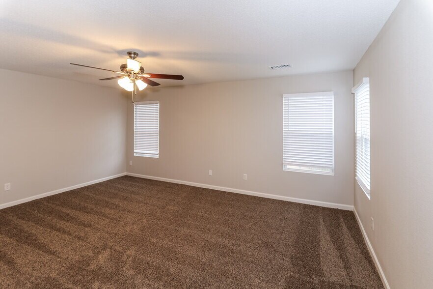 Building Photo - 9999 Chariden Dr