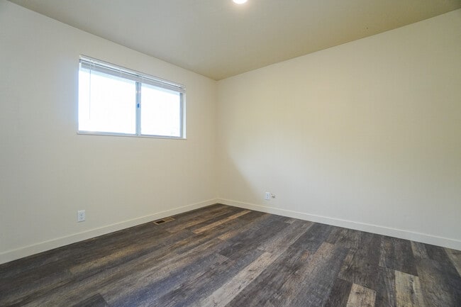 Building Photo - 1343 W Owyhee St