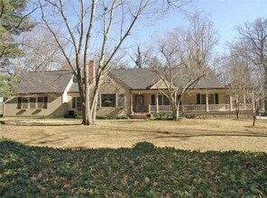 Building Photo - 1140 Goodwin Pl NE