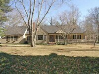 Building Photo - 1140 Goodwin Pl NE