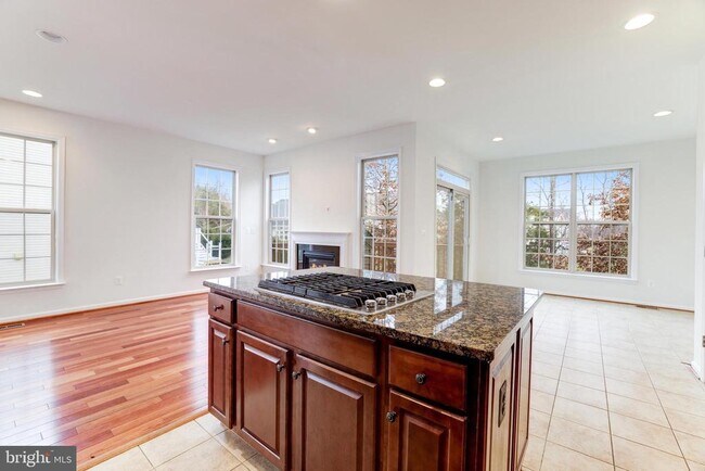 Building Photo - 42639 Chisholm Dr