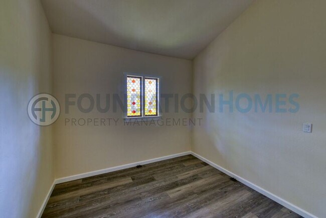 Building Photo - 404 San Marin Dr