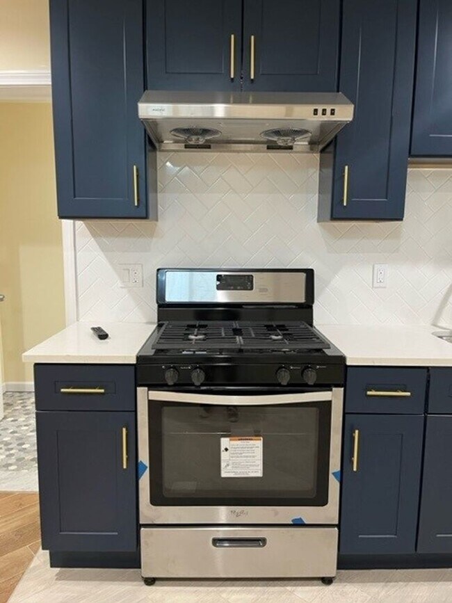 Building Photo - Recently Remodeled 2 bedroom 1 bath