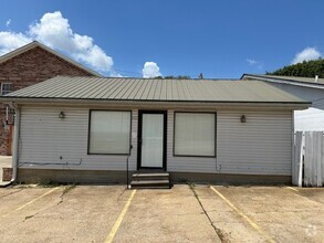 Building Photo - Renovated 2 Bedroom 1 Bath Unit for Rent!