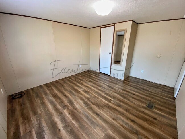 Building Photo - 2 Bedroom Mobile Home For Rent in Sulphur