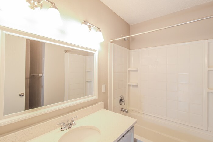 Building Photo - 16516 Woodside Dr