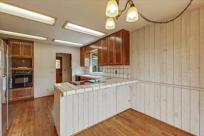 Building Photo - Sunny Carmel Two Bedroom - Carmel School D...
