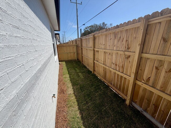 Building Photo - New Construction Rental Move In Ready April 1