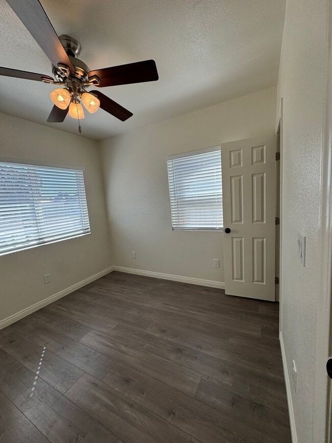 Building Photo - 4062