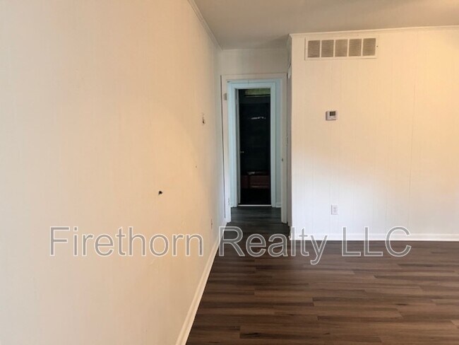 Building Photo - 2418 Sumac Dr